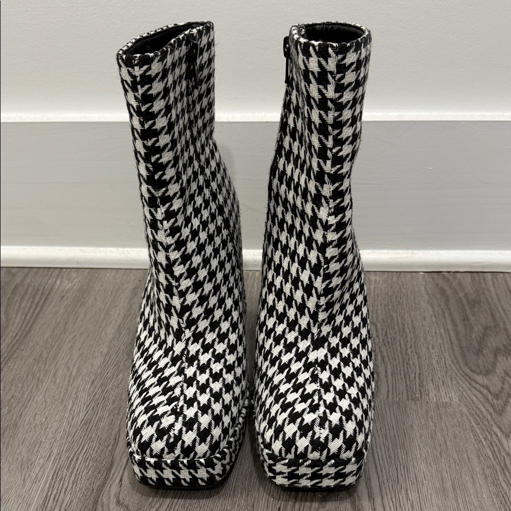 Gianni Bini So-Retro platform block heel bootie in houndstooth print - Picture 2 of 13